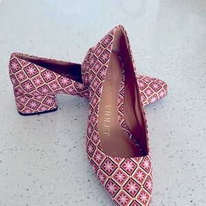 Ladies shoes by Chelsea and Violet size 6 1/2